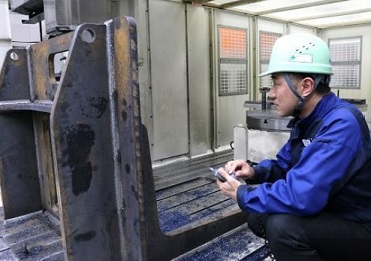 訓練修了者が就職先企業で業務をしている