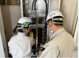 訓練修了者が就職先企業で業務をしている