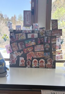 成田さん制作アビリンピックキャラクター「アビリス」入り記念ボード2