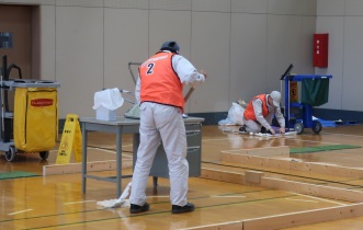 ビルクリーニング競技（弾性床）1