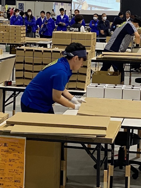 製品パッキング競技風景画像