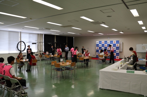 喫茶サービス競技風景