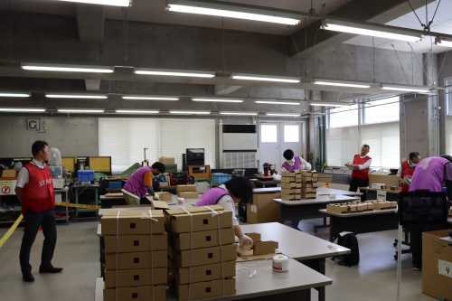 製品パッキング競技風景
