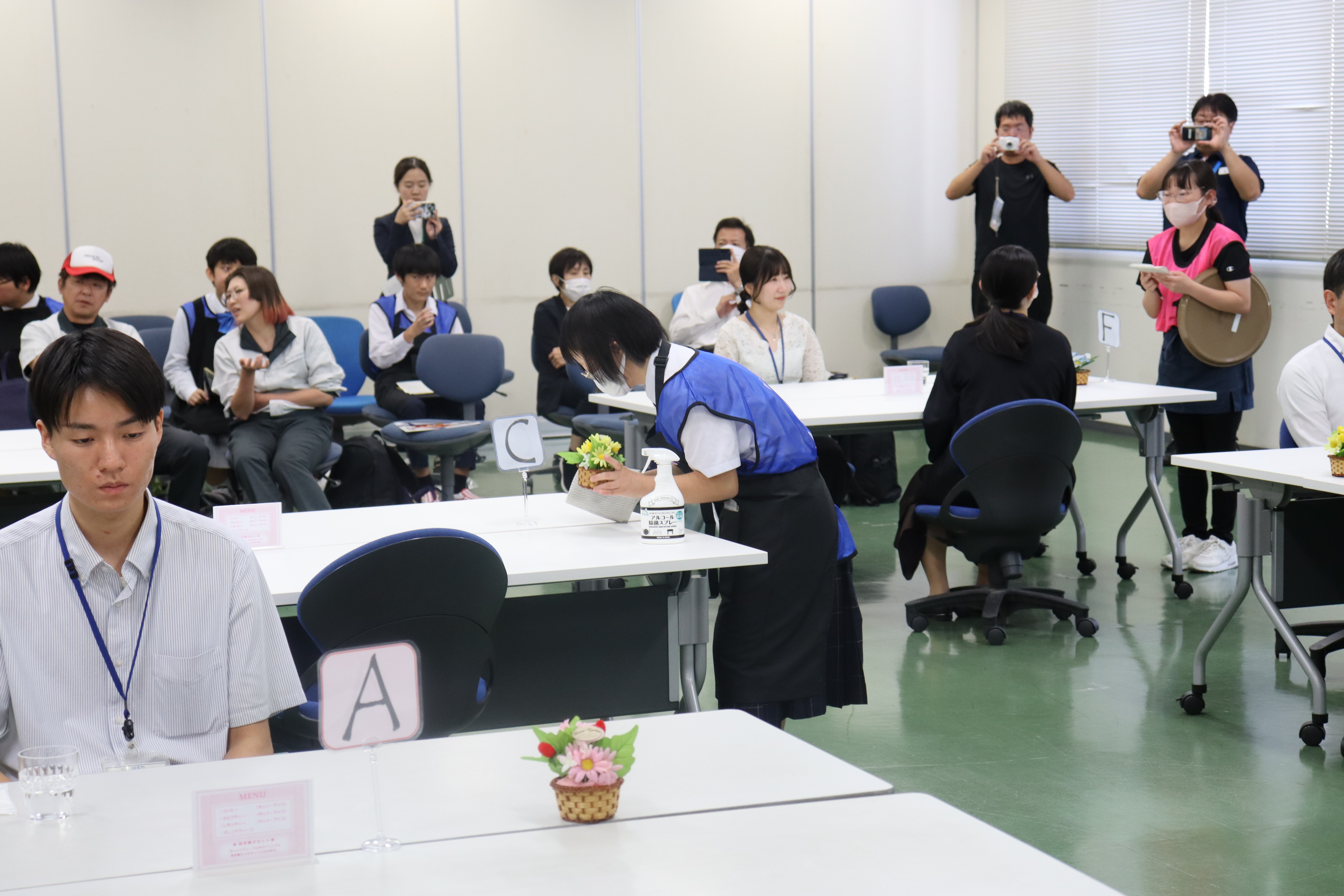 喫茶サービス競技風景５