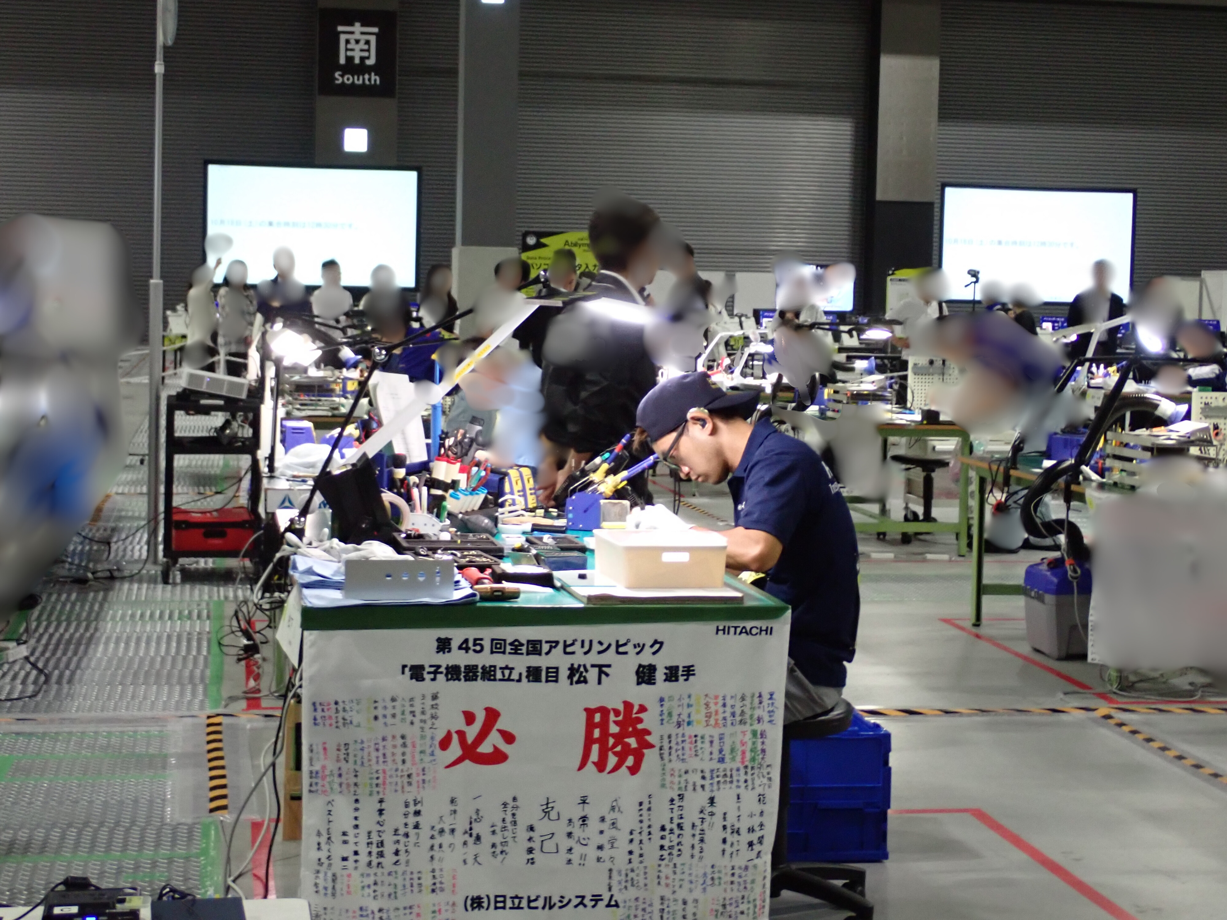 電子機器組立　競技風景