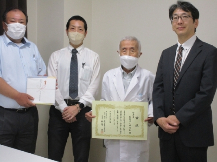 （左より）事務長　皆己様、総務課長　藪下様、院長　塩野様、機構奈良支部長