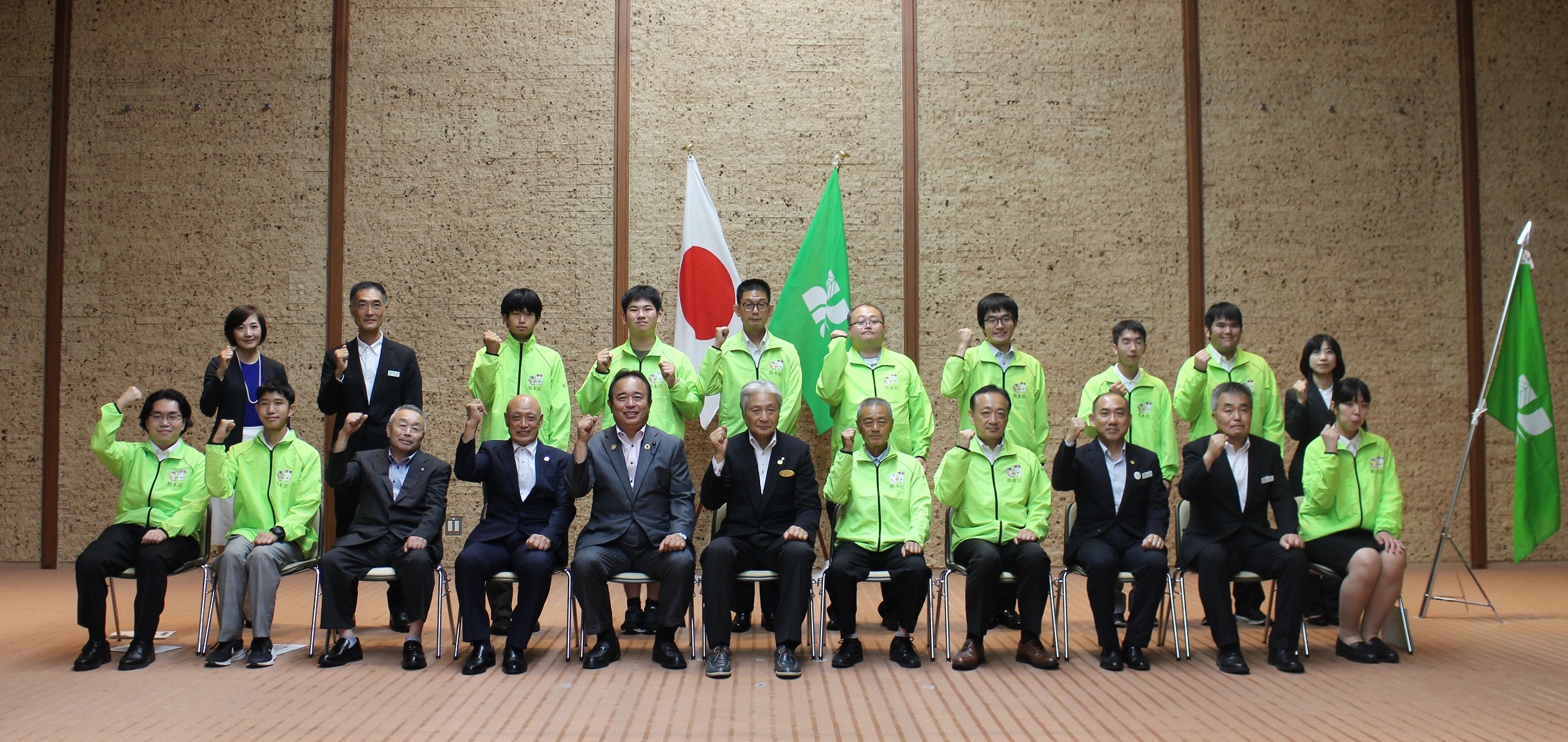 令和７年９月５日栃木県公館での記念撮影の様子
