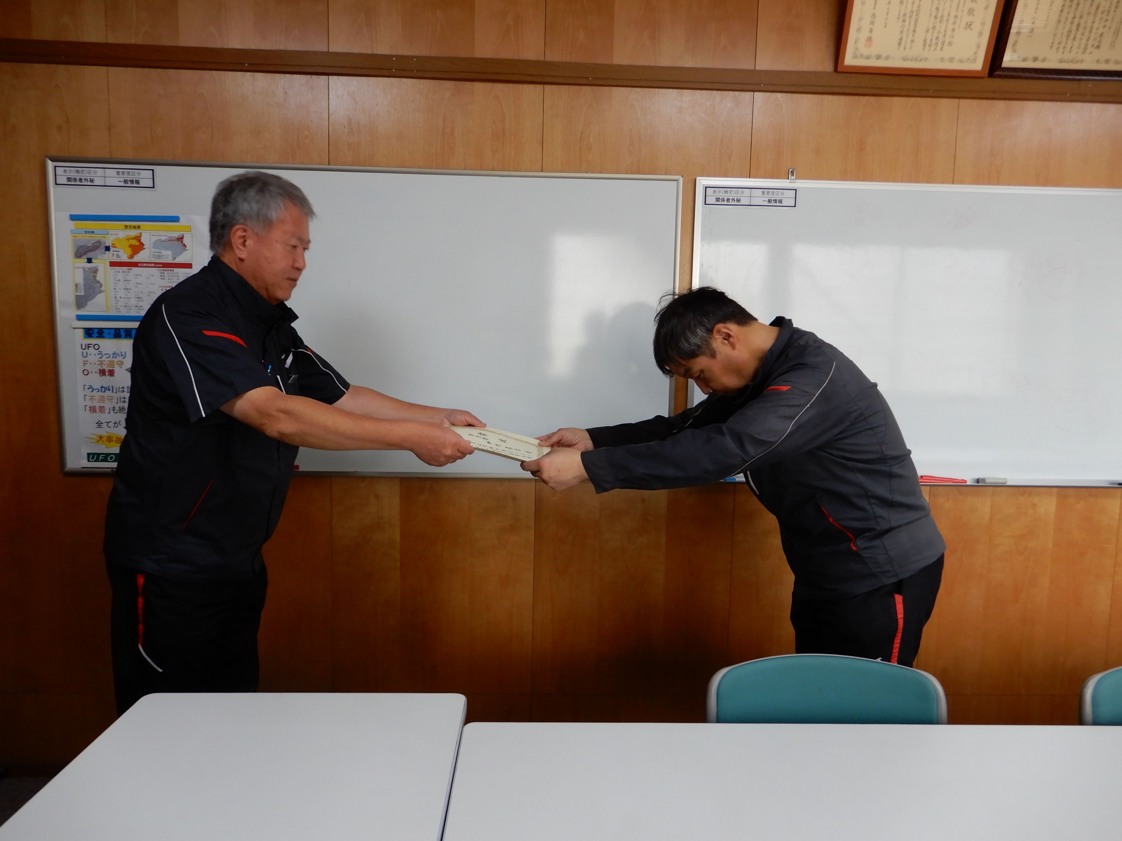 優秀勤労障害者として機構理事長努力賞を受賞した中村　晃治様（株式会社ジェイテクトメタルワークス）