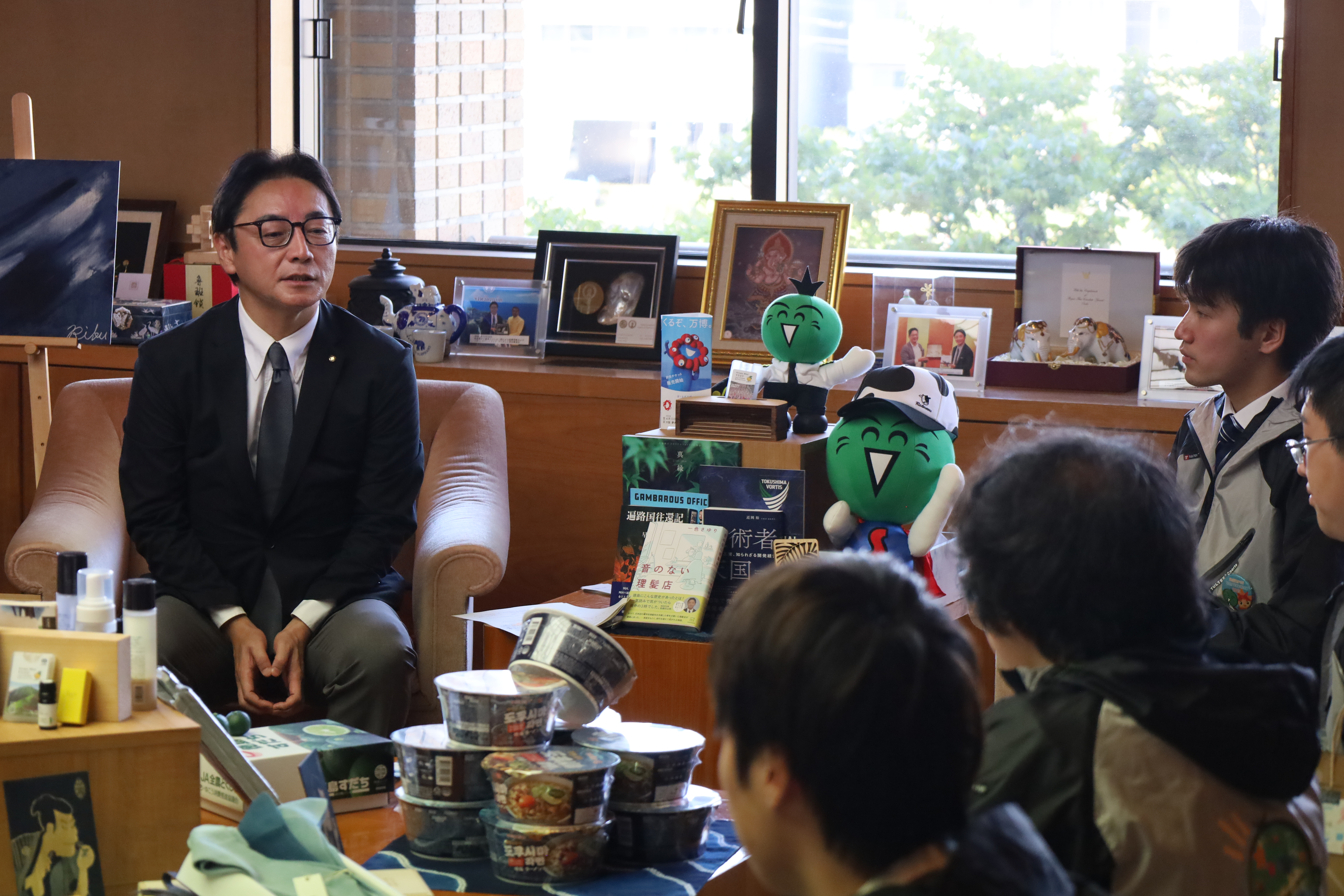 激励のことばを送る後藤田知事