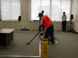 ビルクリーニング競技の様子